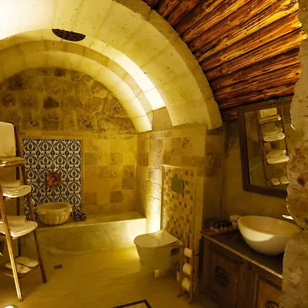 Hotel Ada Cave *