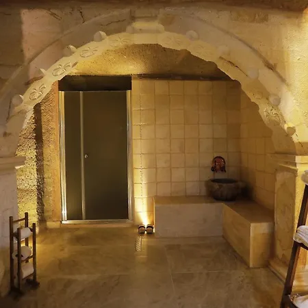 Hotel Ada Cave